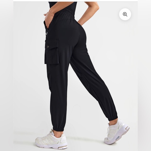 Firmabs Women’s Size M Black Cargo Pocket Jogger Pant - Picture 2 of 8